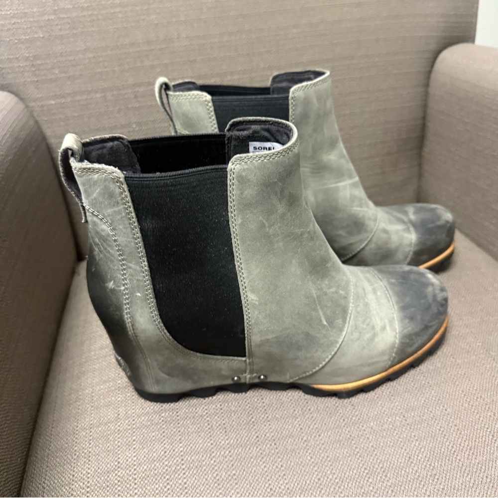 Sorel Women's Gray and Black Ankle Booties